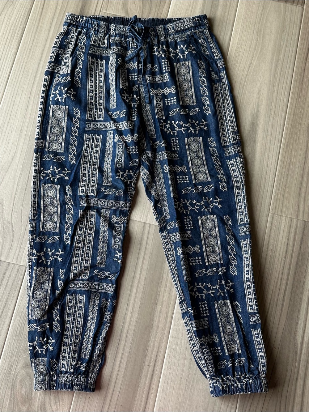 Johnny Was Embroidered Chambray Joggers